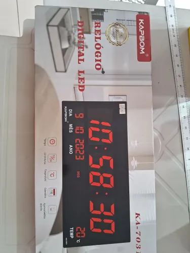 Relógio Digital Led marca temperatura também 