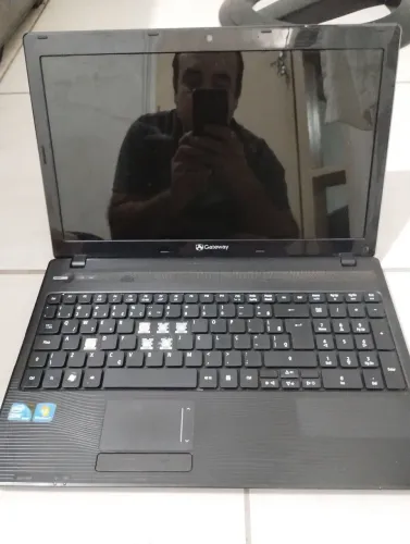 Notebook Gateway core i3 p peças leia