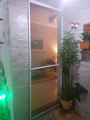 Tela.mosquiteiro para portas e janelas, instalação e reparos