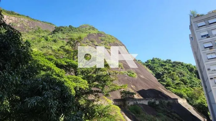 Apartamento - / Residencial / Copacabana