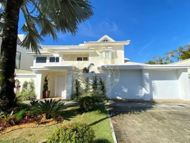 Casa Tríplex Condomínio Santa Monica Jardins (Barra da Tijuca) - 5 Suítes - 612m²
