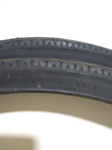 Pneus 28 x1.1/2 x 1.5/8 Philips aro 28 novo sem uso 