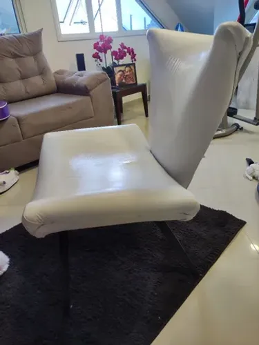 Poltrona cadeira Decorativa branca pouco uso