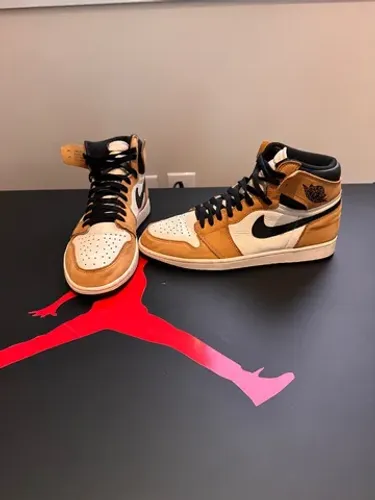 Tênis Jordan 1 Rookie