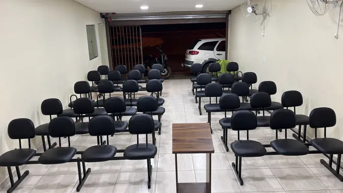 Longarina 3 lugares secretaria  Tecido ou Curvim 
