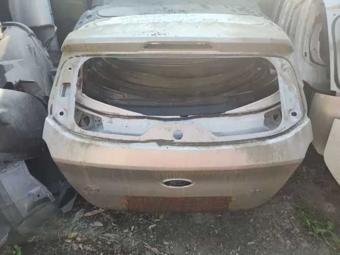 Tampa traseira Ford Ka Hatch 2013 2014 2015 2016 2017 2028