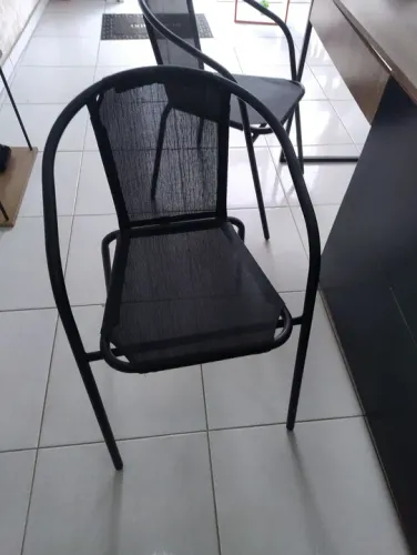 Cadeira de Metal com Assento em Tela - Preta
