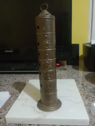Porta Incenso Antigo em Metal