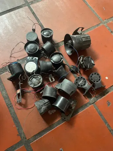 Sirenes usadas várias marcas funcionando a unidade 