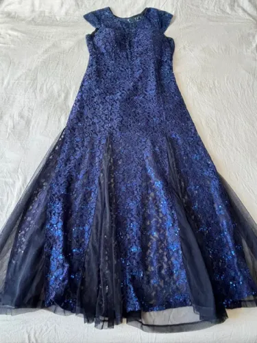 Vestido Azul de renda com brilho