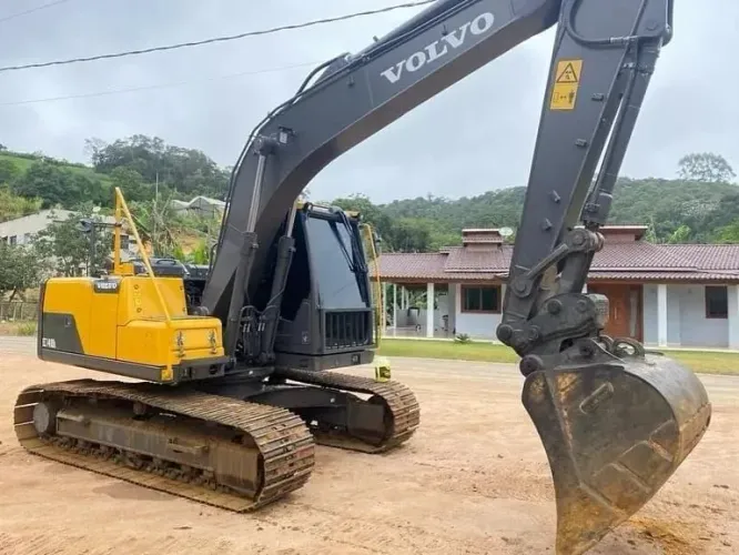 Escavadeira Volvo EC140 à venda