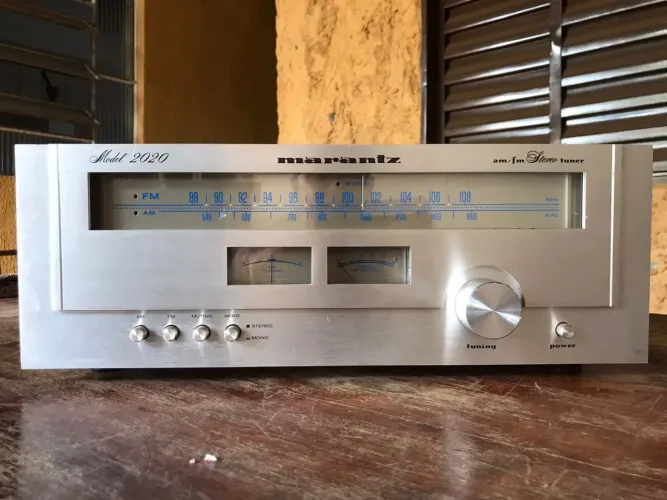 Tuner MARANTZ model 2020