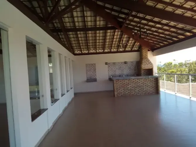 Lote 1.000 m² com bela vista, condomínio fechado, portaria fechada e ronda noturno.