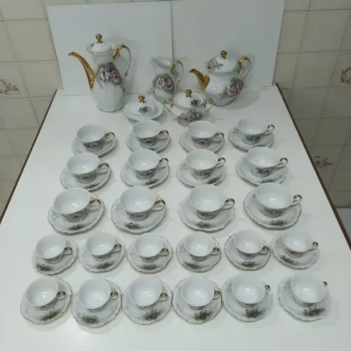 Serviço de Chá e Café 53 peças em Porcelana multicor, filetada a ouro