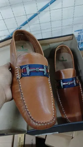 Mocassim marca. Strand. Couro 