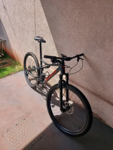 Bike full espcialized   epic  em alumínio 2019