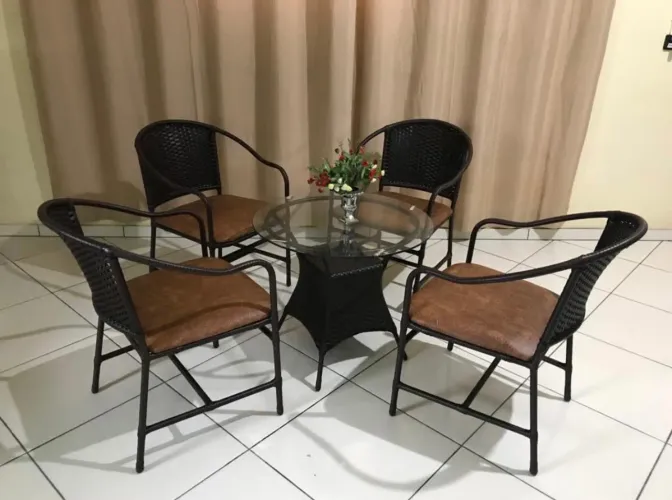 Conjunto de Mesa com 4 Cadeiras para Área Externa