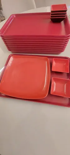Kit pratos e molheiras sushi