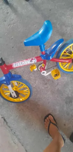 Vendo bicicleta infantil aro 12 pra criança até de 3 anos 