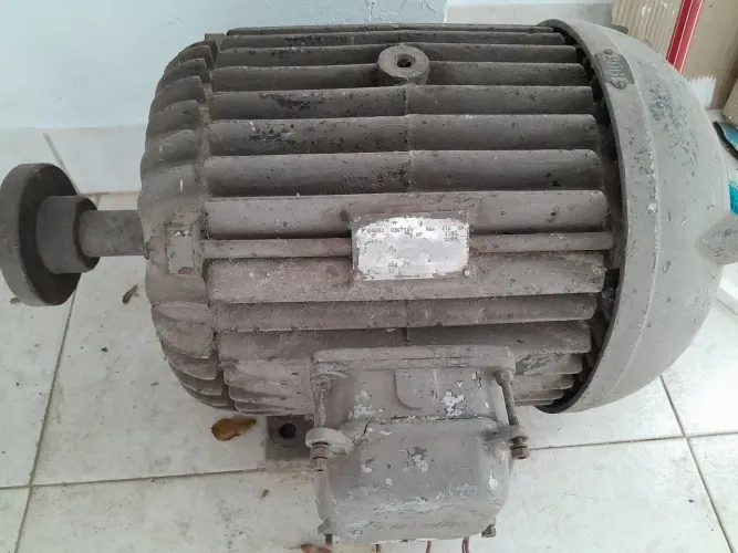 MOTOR ELÉTRICO 10 CV 220/440V 