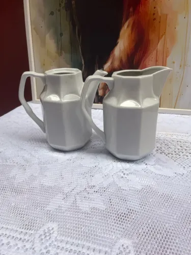 Conjunto com 01 bule 01 leiteira de porcelana para servir
