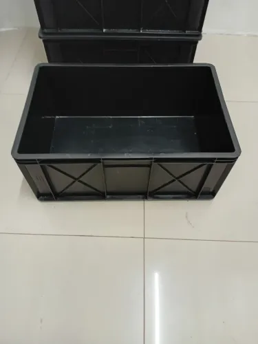 Caixa plástica preta