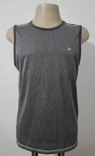 Camiseta Cinza tamanho M, bonita, original, ótima para fazer atividade física, moderna.