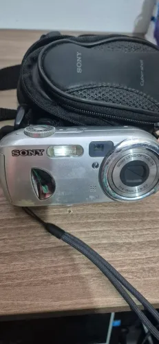 Camera Fotográfica digital Sony Cybershot DSC-P73 4.1mp com capa original nao liga
