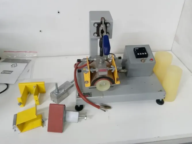 Vende-se máquina de estampar copos 
