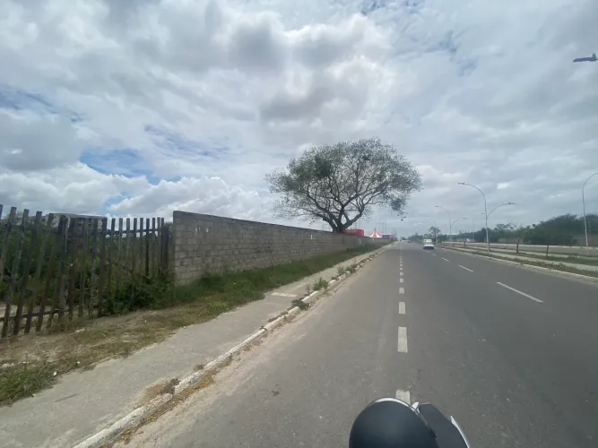 Localização privilegiada venda ou arrendamento área Avenida Fraga Maia 