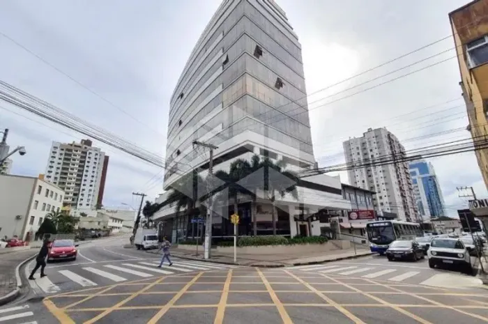 Sala comercial com 22m² para alugar no bairro Estreito em Florianópolis.