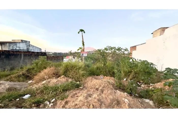 Terreno à venda na Cohab 2 com 200m2