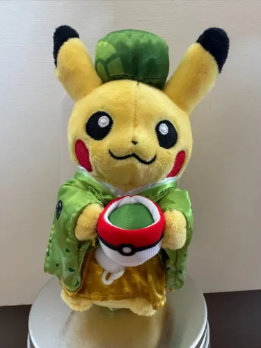 Pikachu Pelúcia - Pokémon Center Kyoto Edição Exclusiva