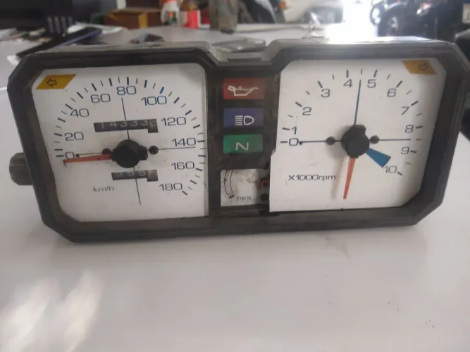 Painel de instrumentos Honda CB 450 E CARCAÇA SUPERIOR (NÃO SEI SE ESTÁ FUNCIONANDO)