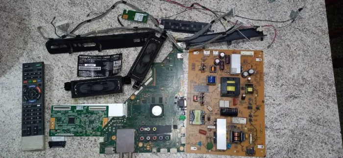 kit placas, falantes,controle remoto etc... tv SONY MOD. KDL 32 NX555.