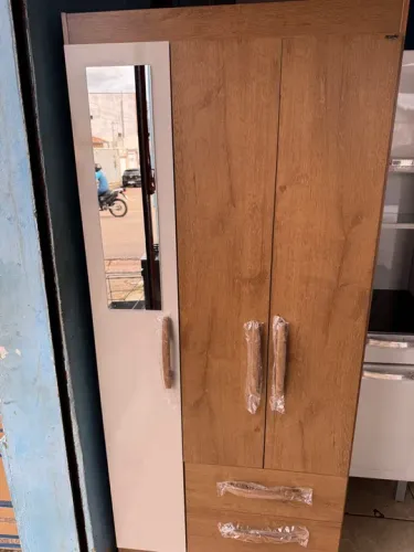 Guarda-roupa de mdf com espelho