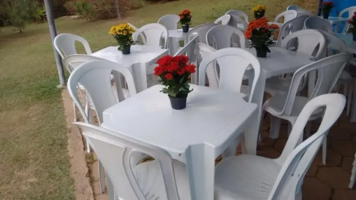 MESAS E CADEIRAS