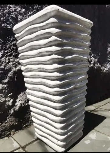 Vaso de ceramica branco para área externa