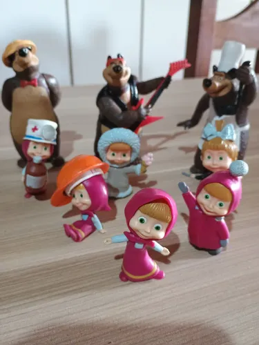 Coleção de 9 Bonecos -Marsha e o Urso 