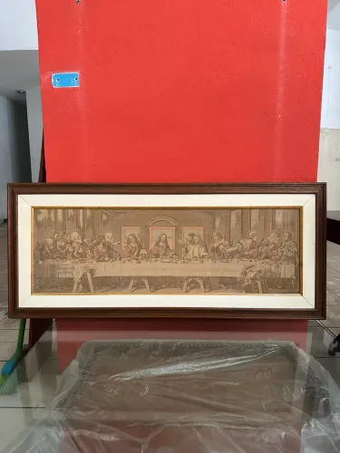 Quadro em tapeçaria Gobelin retratando a Santa Ceia emoldurado. Excelente estado