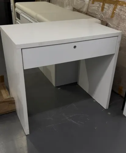 Mesa Auxiliar Branca com Gaveta