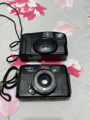 Duas Máquinas fotográficas Antigas - Canon/Yashica
