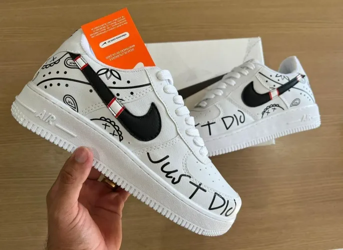 Tênis masculino Air Force 1 Escrita Just do IT branco detalhes preto