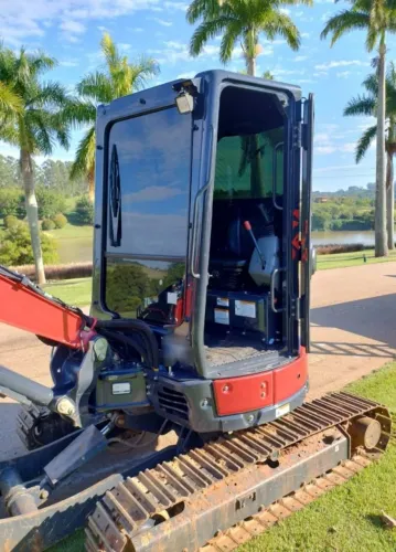 Mini escavadeira Yanmar Vio35 cabinada 