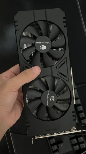 RX 590 8GB Com defeito 