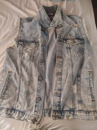 Colete Jeans Destroyed com Detalhes