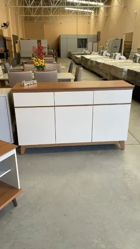 "Buffet Dubai Tuboarte: Elegância Retrô em 100% MDF com 3 Portas e Design Sofisticado"