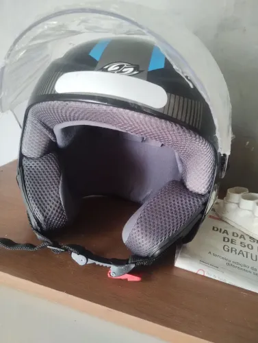 Capacete novo no aplástico com nota fiscal