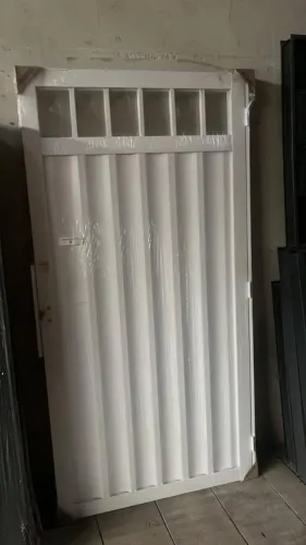Portão Social Búzios Fechado ou com Grade (branco ou preto)