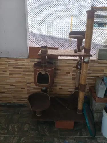 Casinha para Gato com Arranhador 2 Andares - Precisa de Reforma